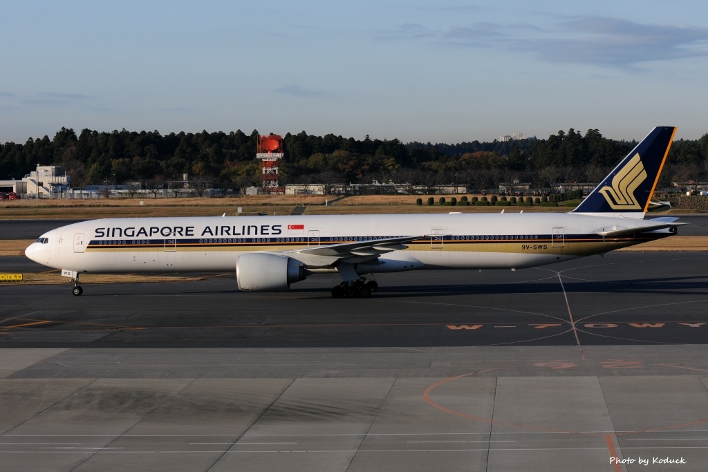 Singapore Airlines B777-312(ER)(9V-SWS)@NRT_1_20111125.jpg