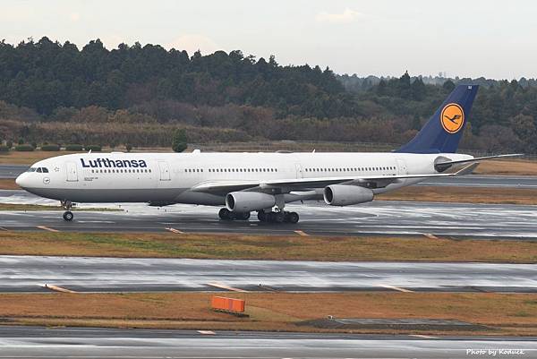 Lufthansa A340-313(D-AIGO)@NRT_1_20161128.jpg