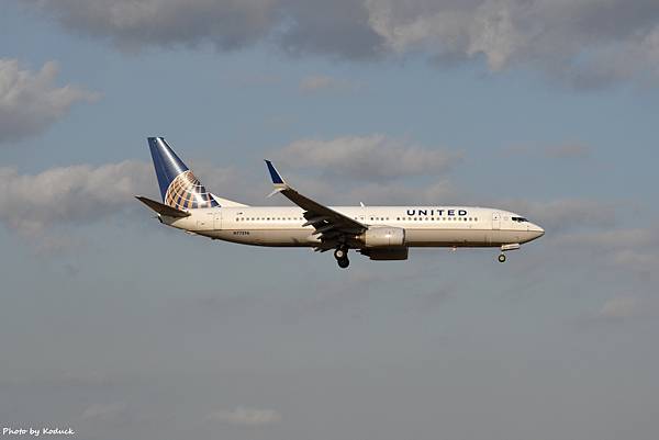 United Airlines B737-824(WL)(N77296)@NRT_1_20170304.jpg