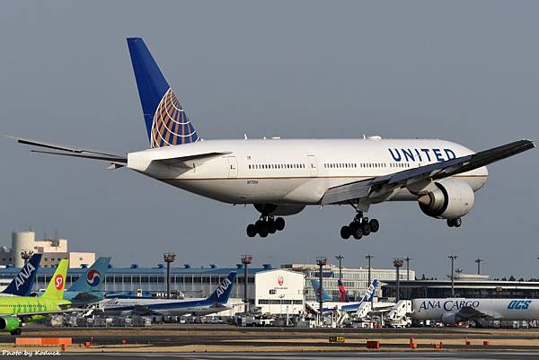 United Airlines B777-224(ER)(N77014)@NRT_2_20170304.jpg