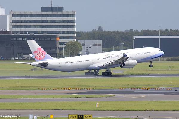 China Airlines A340-313(B-18802)@AMS_1_20140818.jpg