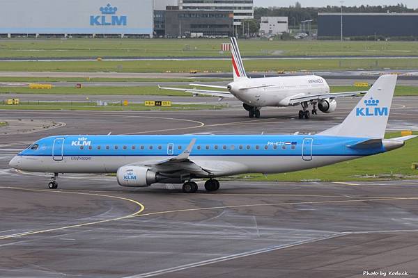 KLM Cityhopper Embraer ERJ-190STD (ERJ-190-100)(PH-EZY)@AMS_1_20140818.jpg