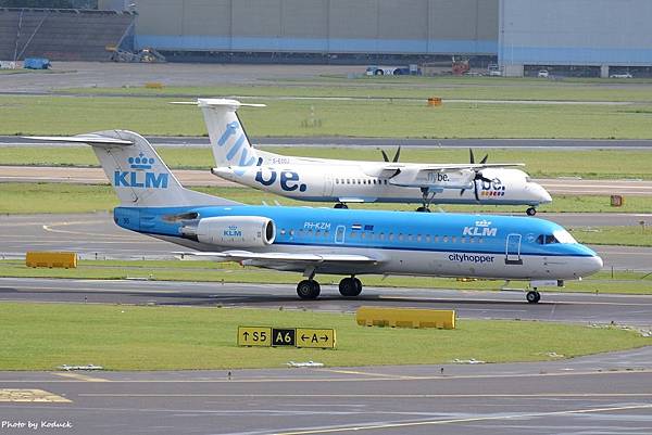 KLM Cityhopper Fokker F70(PH-KZM)@AMS_1_20140818.jpg