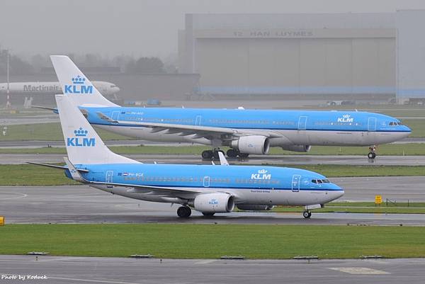 KLM Royal Dutch Airlines B737-7K2(WL)(PH-BGK)@AMS_1_20140818.jpg