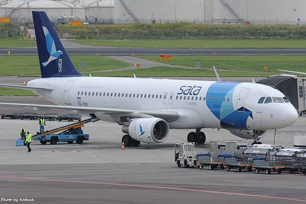 SATA International A320-214(CS-TKO)@AMS_1_20140818.jpg