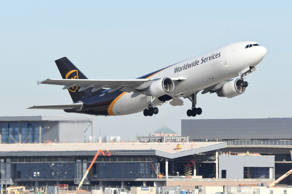 United Parcel Service (UPS) A300F4-622R(N136UP )@PHX_1_20180321.JPG United Parcel Service (UPS) A300F4-622R(N136UP )@PHX_1_20180321.JPG