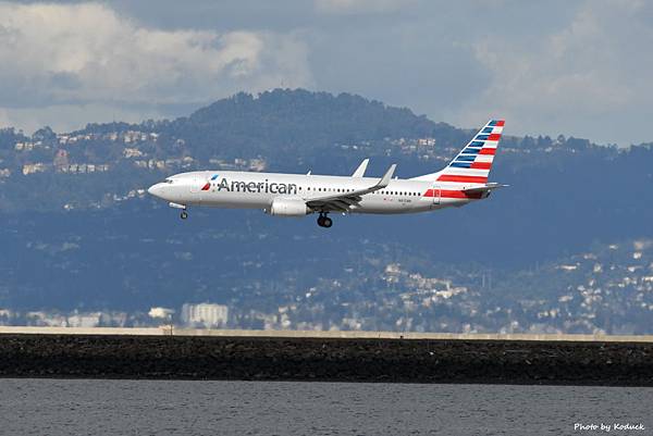 American Airlines B737-823(WL)(N815NN)@SFO_1_20180314.JPG