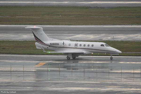 Embraer 505 Phenom 300(N360QS)@SFO_1_20180314.JPG