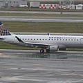 United Express Embraer ERJ-175(N209SY)@SFO_1_20180314.JPG