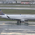 United Express Embraer ERJ-175LR(N166SY)@SFO_1_20180314.JPG