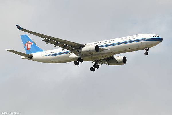 China Southern Airlines A330-343(B-6112)@RCTP_1_20190212.JPG