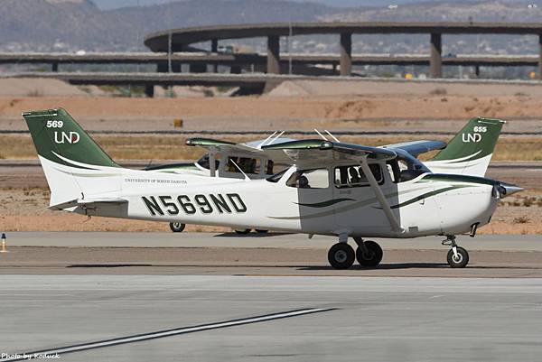 University Of North Dakota Cessna 172S Skyhawk SP(N569ND)@AZA_3_20180320.JPG