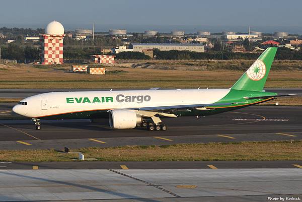 EVA Airways Boeing 777-F5E(B-16782)@RCTP_1_20200103.JPG