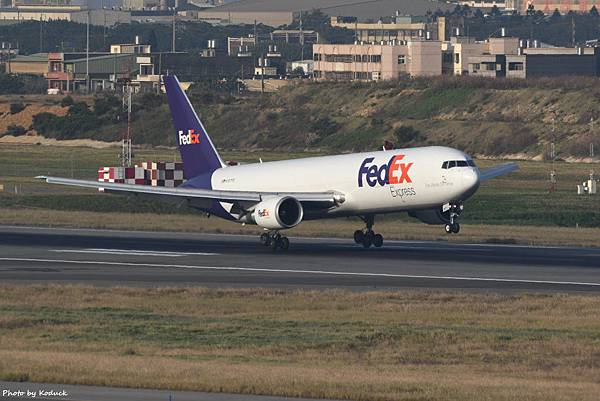 Federal Express (FedEx) Boeing 767-3S2F(ER)(N107FE)@RCTP_1_20200103.JPG