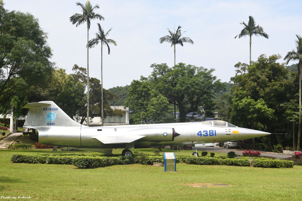 ROCAF F-104G(4381)@宜蘭軍人公墓_1_20200505.JPG ROCAF F-104G(4381)@宜蘭軍人公墓_1_20200505.JPG