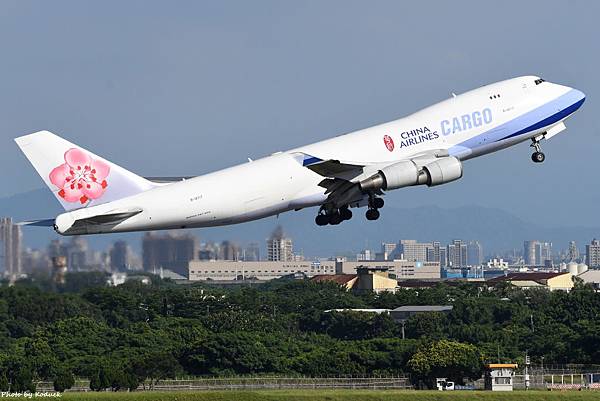 China Airlines B747-409F(B-18717)@RCTP_1_20200620.JPG