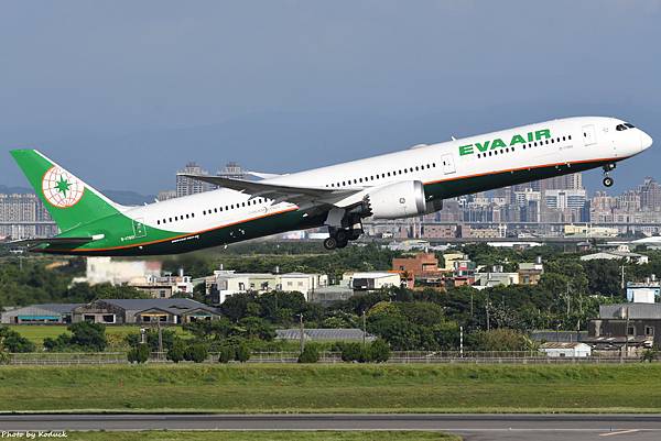 EVA Airways B787-10(B-17801)@RCTP_1_20200620.JPG