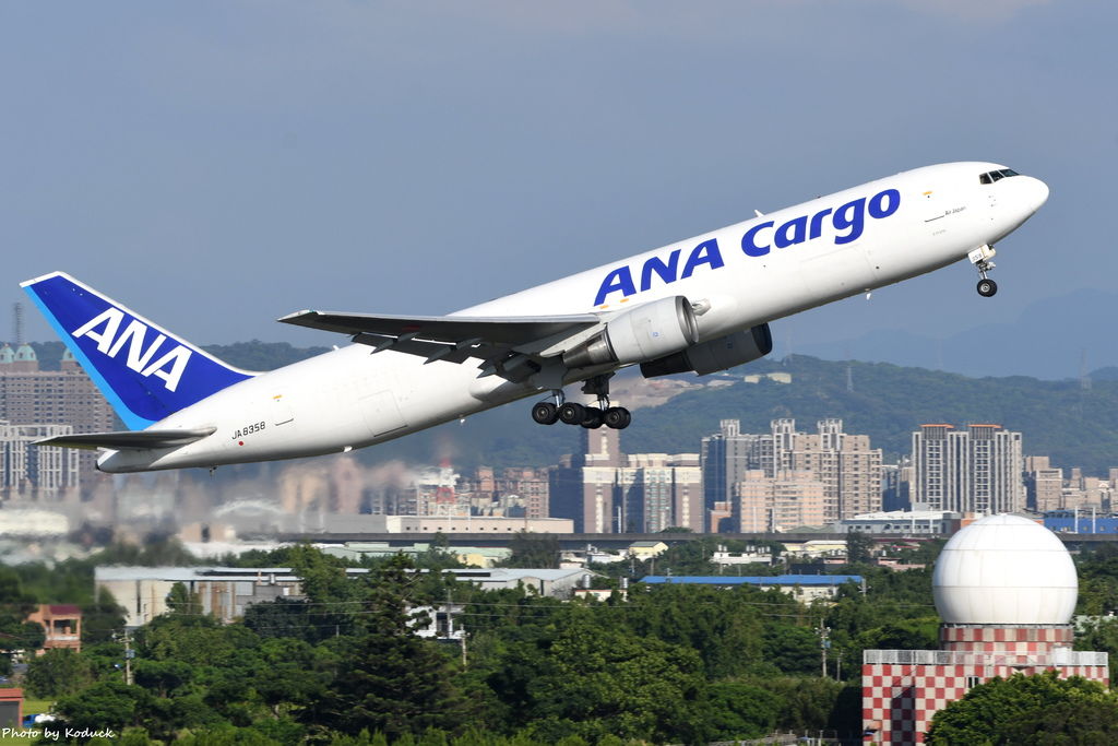 ANA B767-381(ER)(BCF)(JA8358)@RCTP_1_20200620.JPG