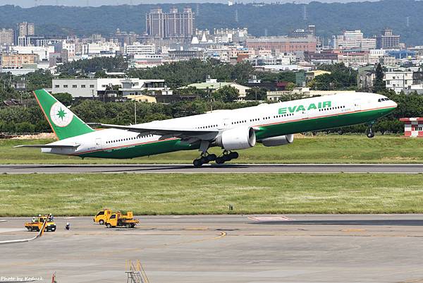 EVA Airways B777-35E(ER)(B-16706)@RCTP_1_20200620.JPG