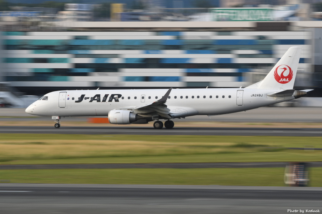 J-Air Embraer ERJ-190STD (ERJ-190-100)(JA249J)@ITM_1_20190601.JPG