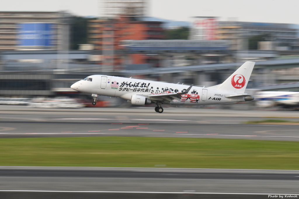 J-Air Embraer ERJ-170STD (ERJ-170-100)(JA225J)@ITM_1_20190601.JPG