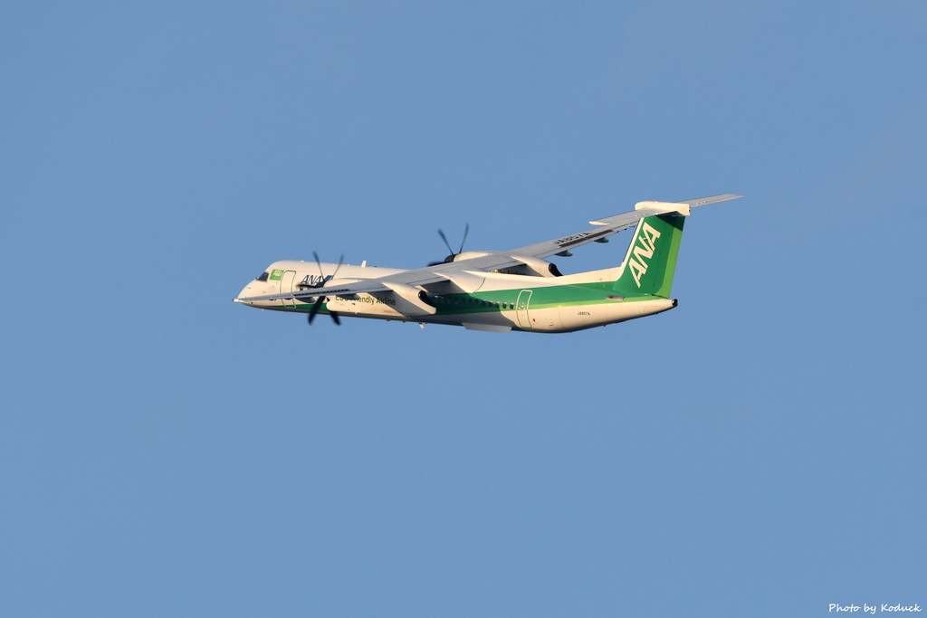 J-Air Bombardier DHC-8-402Q Dash 8(JA857A)@ITM_1_20171128.JPG