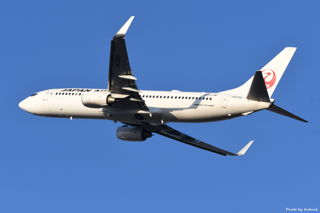 JAL B737-846(WL)(JA329J)@ITM_2_20171128.JPG