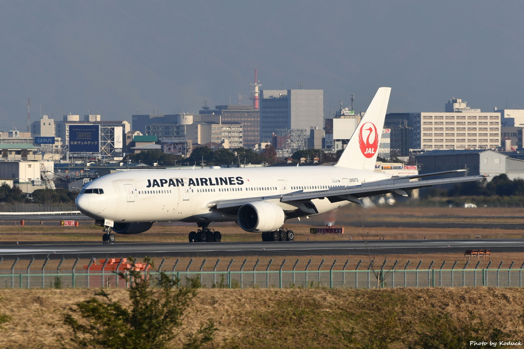 JAL B777-289(JA8979)@ITM_1_20171128.JPG