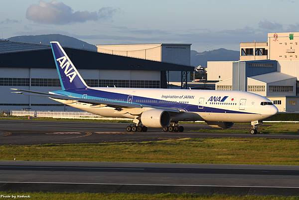 ANA B777-281(JA706A)@ITM_3_20160827.JPG