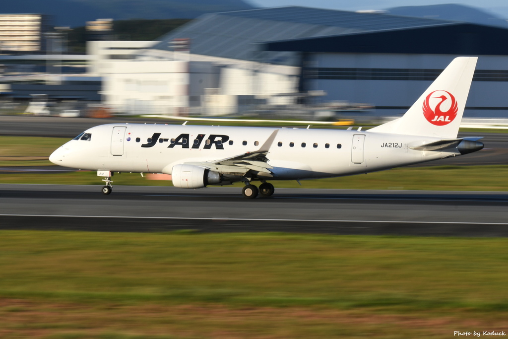 J-Air Embraer ERJ-170STD (ERJ-170-100)(JA212J)@ITM_3_20160827.JPG