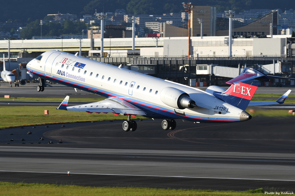 Ibex Airlines Bombardier CRJ-702ER (CL-600-2C10)(JA12RJ)@ITM_4_20160827.JPG