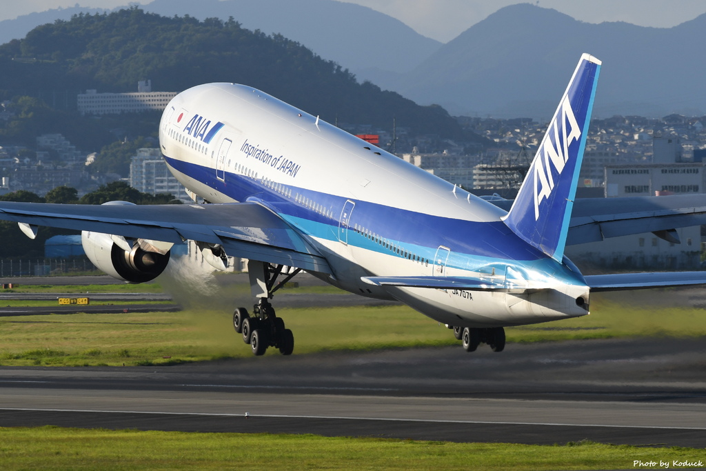 ANA B777-281(ER)(JA707A)@ITM_4_20160827.JPG