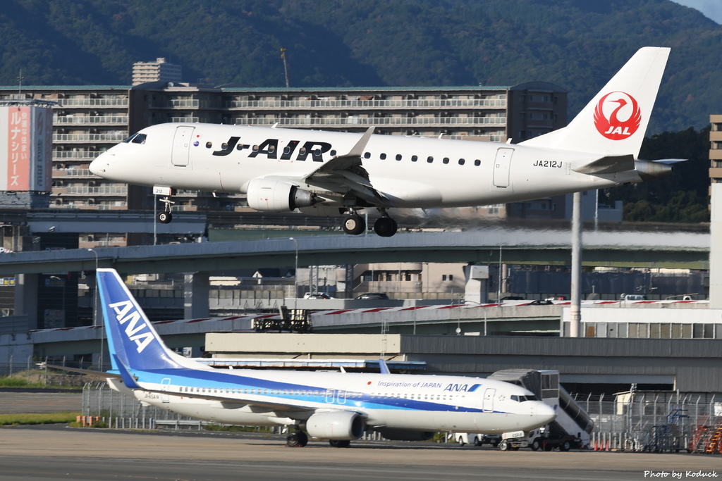 J-Air Embraer ERJ-170STD (ERJ-170-100)(JA212J)@ITM_2_20160827.JPG