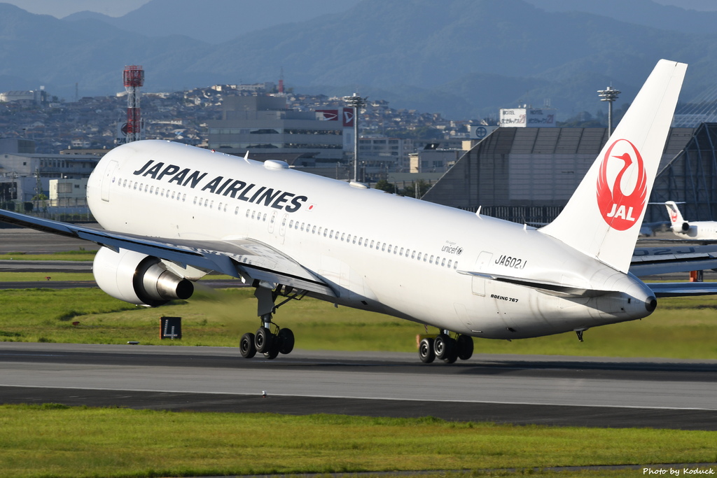 JAL B767-346(ER)(JA602J)@ITM_2_20160827.JPG