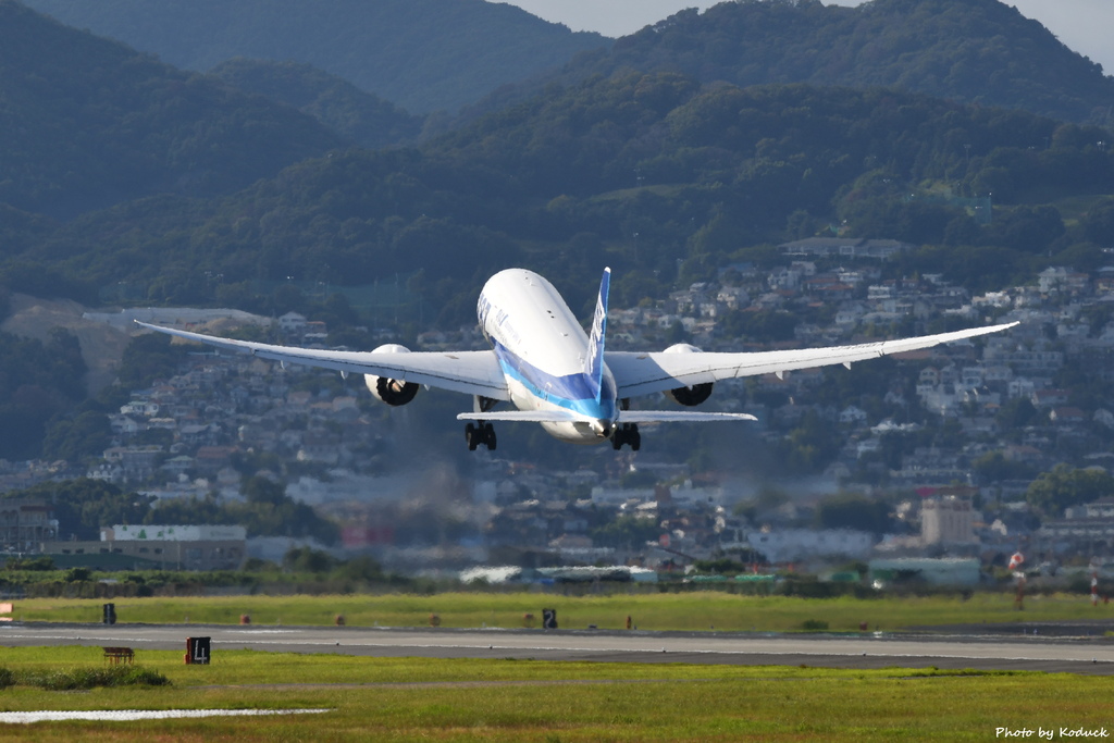 ANA B787-8 Dreamliner(JA818A)@ITM_7_20160827.JPG