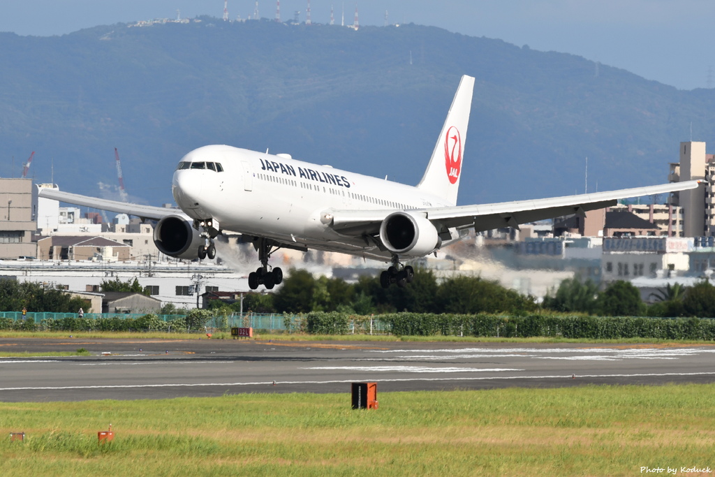 JAL B767-346(ER)(JA602J)@ITM_1_20160827.JPG