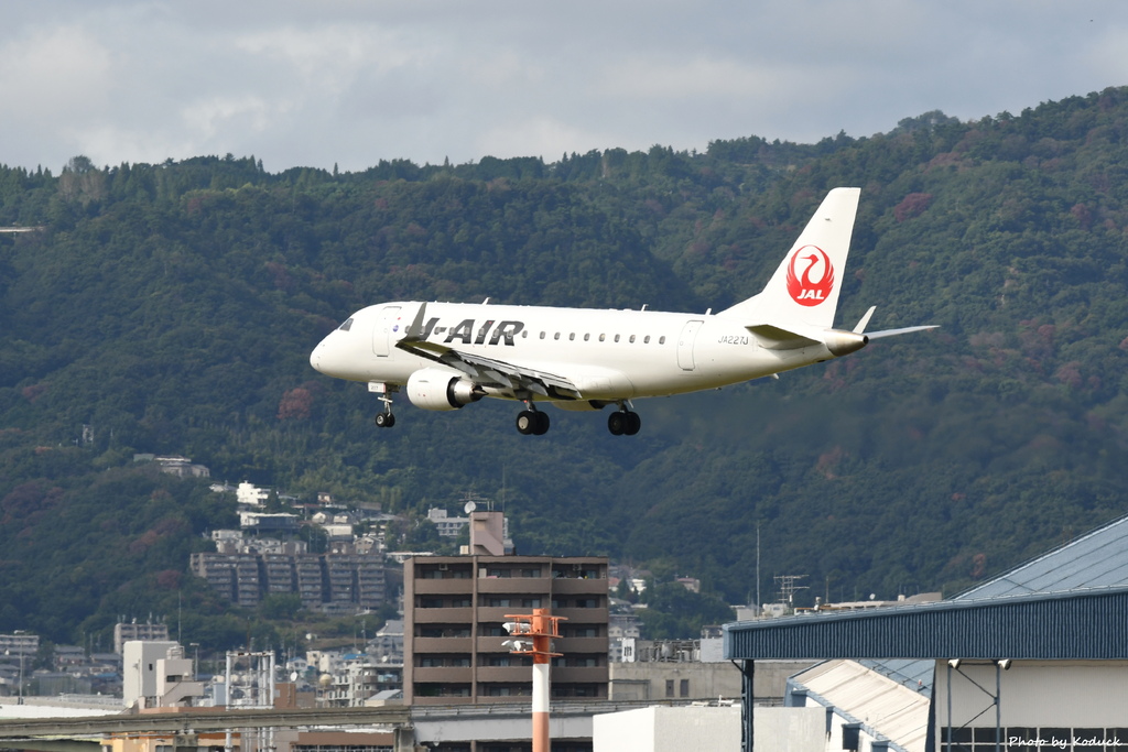 J-Air Embraer ERJ-170STD (ERJ-170-100)(JA227J)@ITM_1_20160827.JPG