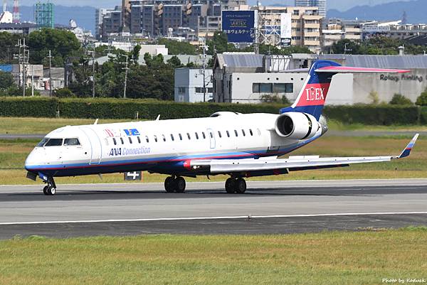 Ibex Airlines Bombardier CRJ-702ER (CL-600-2C10)(JA11RJ)@ITM_2_20160827.JPG