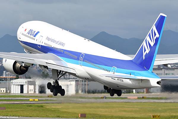 ANA B777-281(JA703A)@ITM_2_20160827.JPG