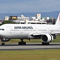 JAL B777-346(JA8944)@ITM_1_20160827.JPG