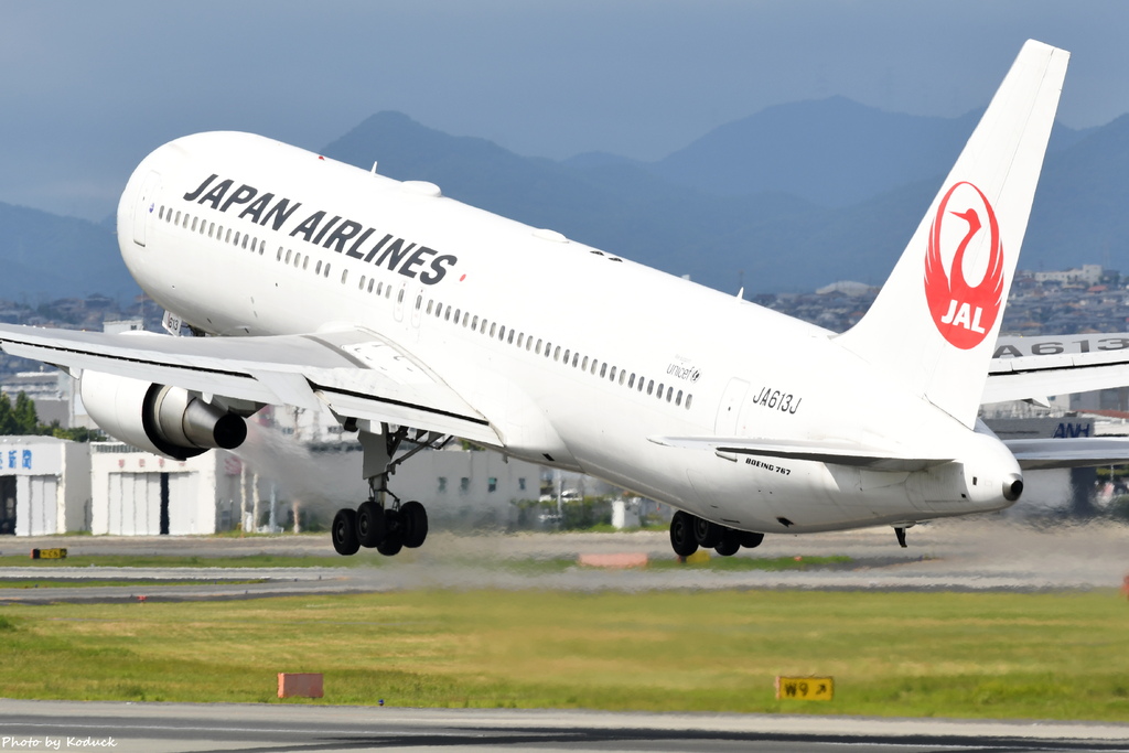 JAL B767-346(ER)(JA613J)@ITM_3_20160827.JPG