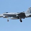 US Marines VMFA-323 FA-18C Hornets(400)@Atsugi_1_20150420.jpg