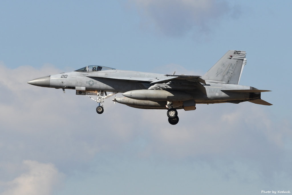 U.S. Navy VFA-27 FA-18E Super Hornet(210)@Atsugi_1(1)_20170308.JPG