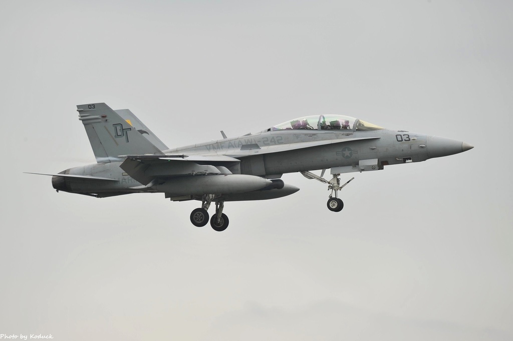 US Marines VMFA(AW)-242 FA-18D Hornet(03)@Atsugi_1(1)_20160220.jpg