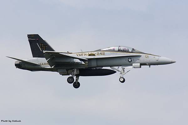 US Marines VMFA(AW)-242 FA-18D Hornet(01)@Atsugi_1(1)_20150914.JPG