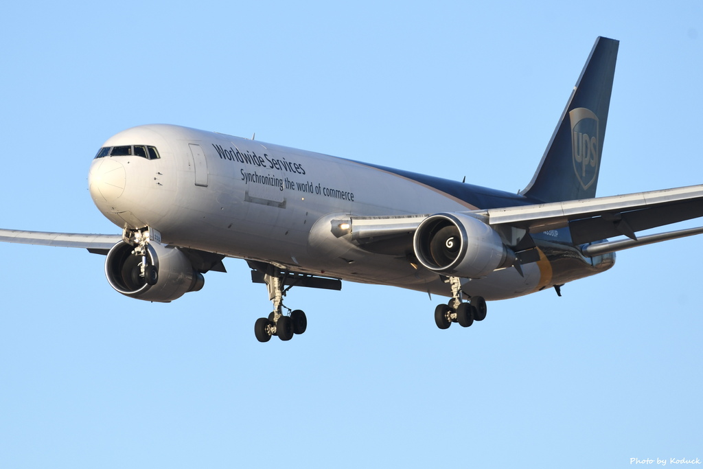 UPS B767-34AF(WL)(N338UP)@PHX_1_20180319.JPG