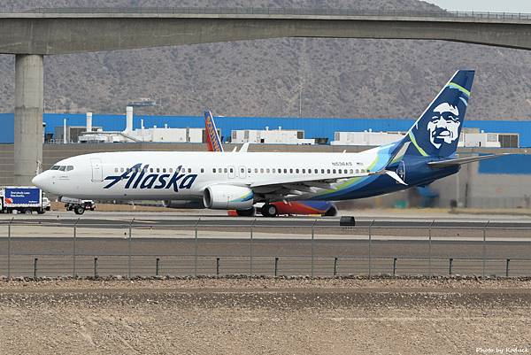 Alaska Airlines B737-890(WL)(N536AS)@PHX_1_20180322.JPG