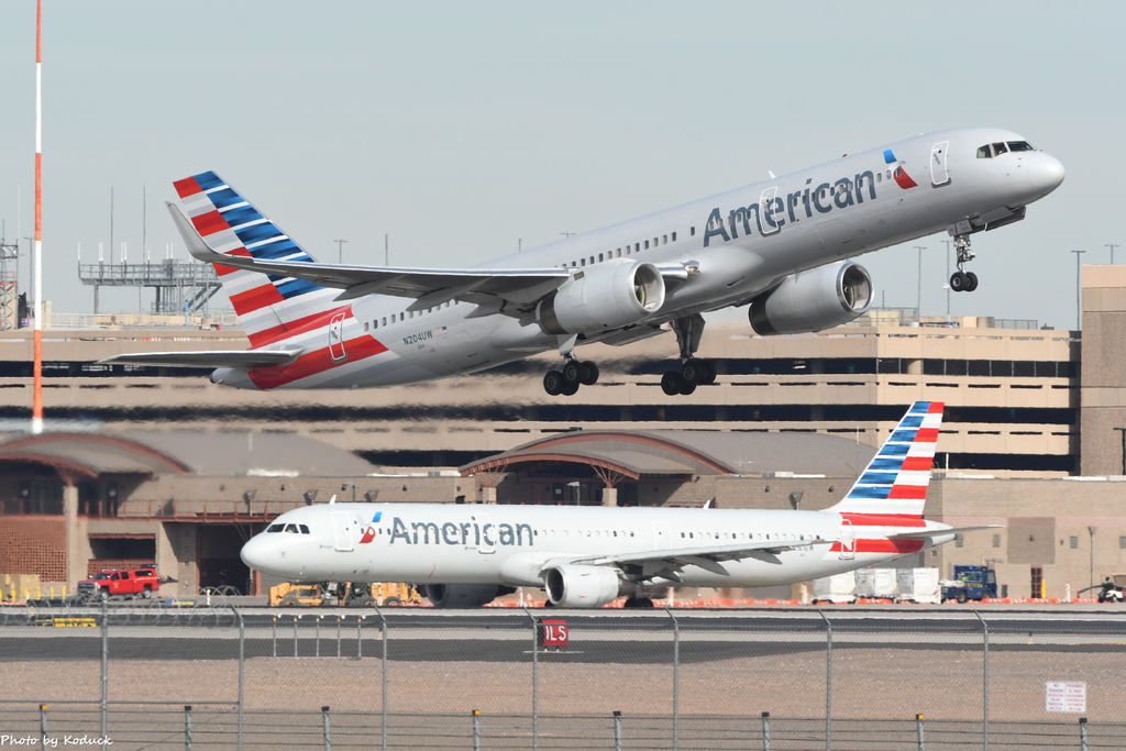 American Airlines B757-23N(WL)(N204UW)@PHX_1_20180321.JPG