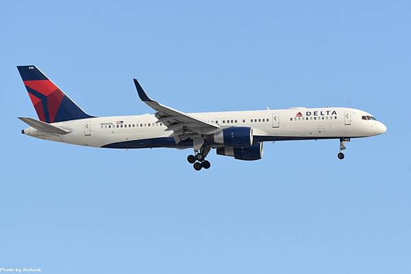 Delta Air Lines B757-232(WL)(N696DL)@PHX_1_20180319.JPG