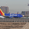 Southwest Airlines B737-76N(WL)(N7716A)@PHX_1_20180321.JPG